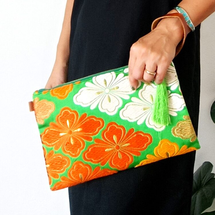 Wristlet_clutch_square_japanese_flower_green