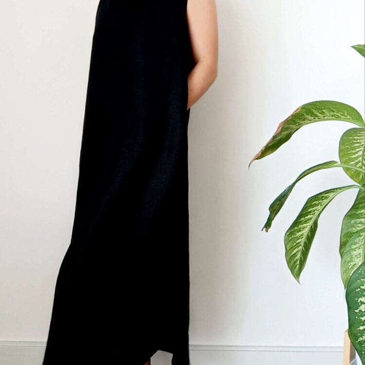 black-linen-dress-with-collar