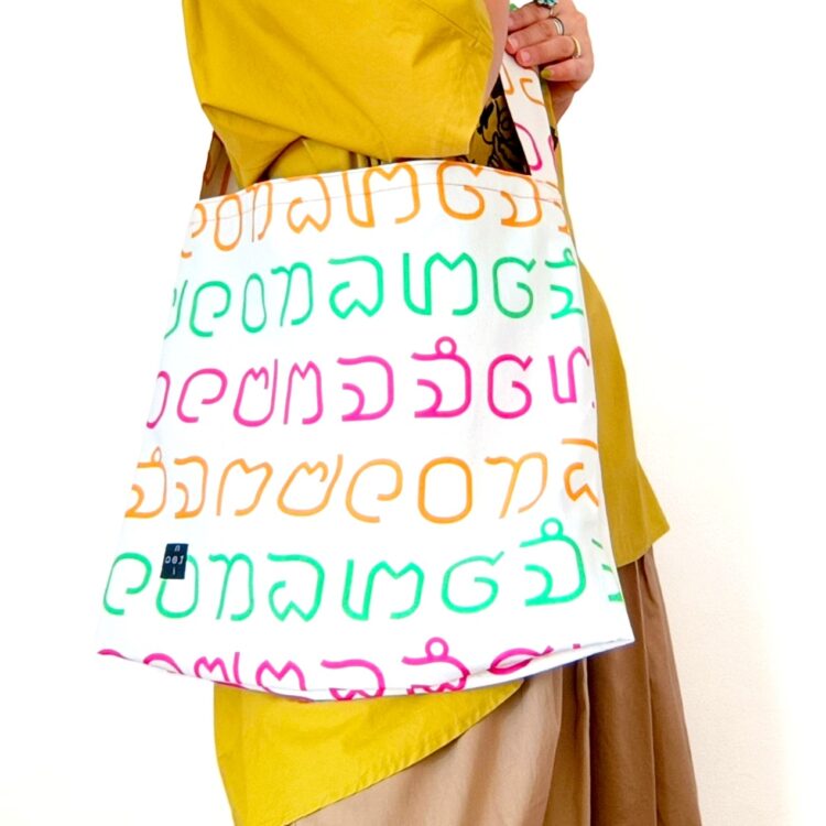 canvas_messenger_bag_thai_letter_rainbow