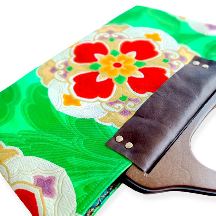 kimono_wood_handle_bag_green_flower