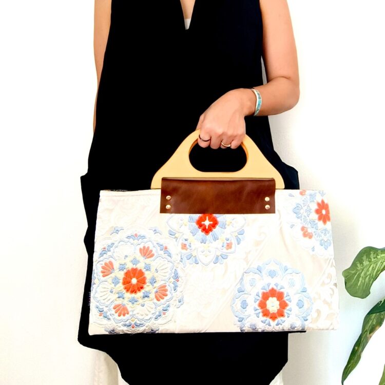 kimono_wood_handle_clutch_silky_white