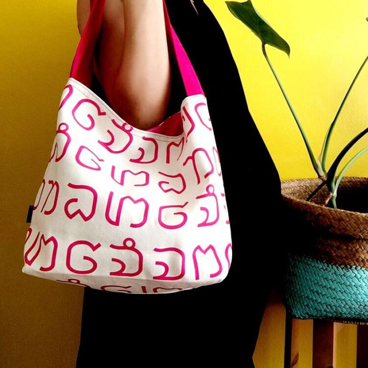 one_handle_shoulder_bag_thai_letter_print_pink