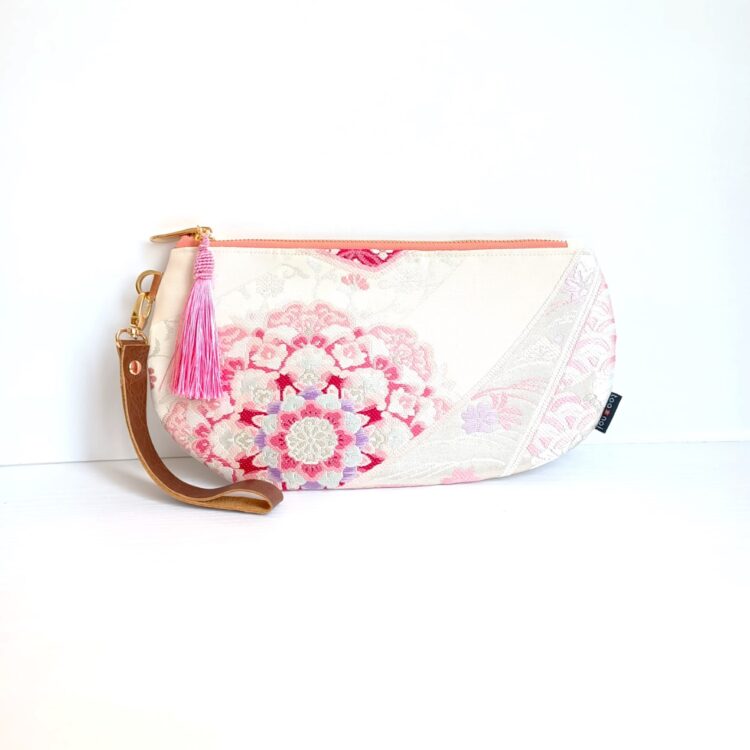wristlet_clutch_crescent_sakura_pink