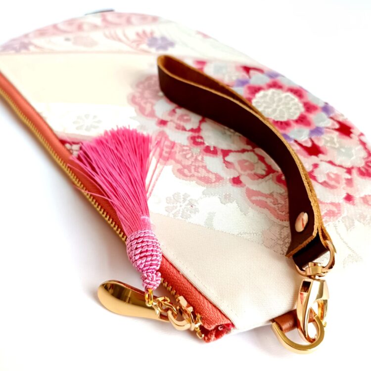 wristlet_clutch_crescent_sakura_pink