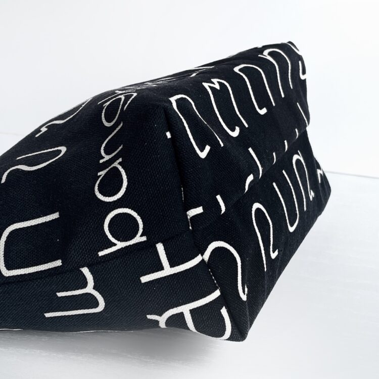 cosmetic zipper pouch Thai black