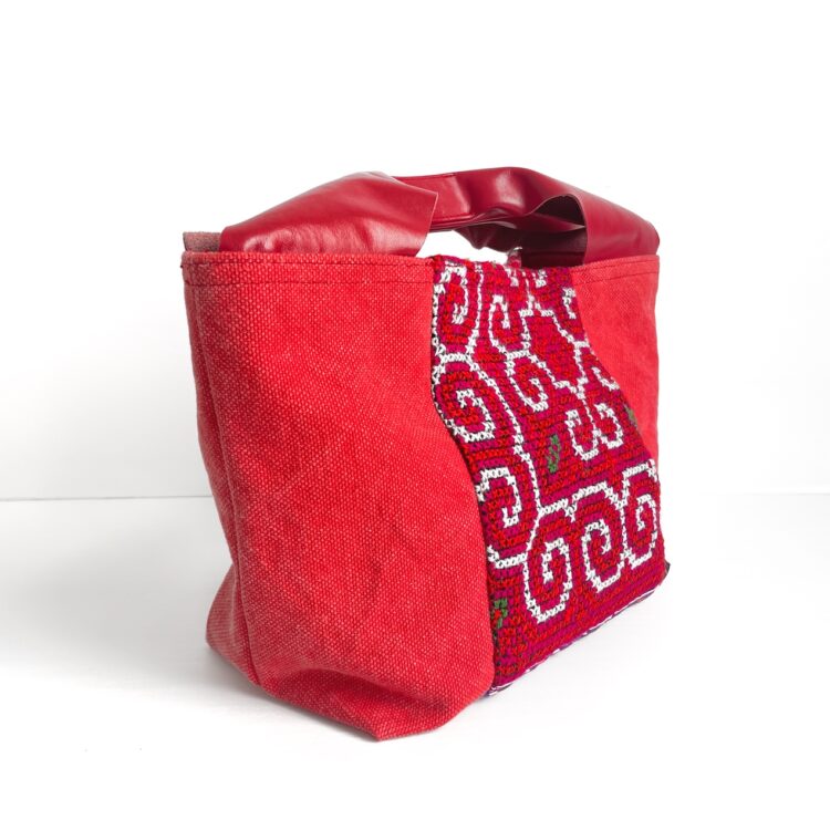 Canvas Tote Bag Red Hmong snail