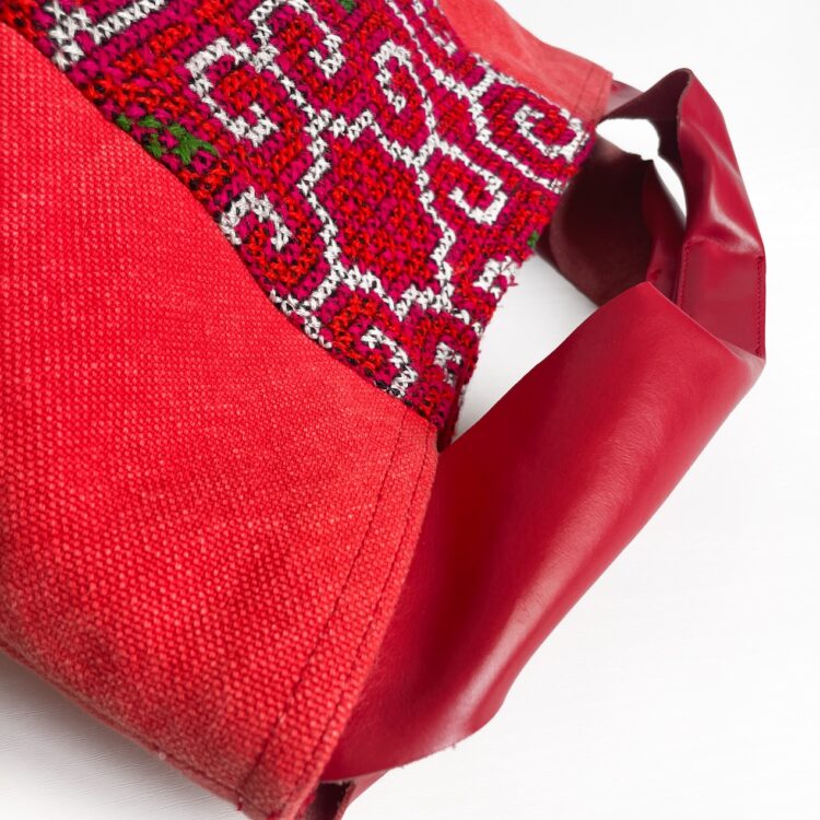 Canvas Tote Bag Red Hmong snail