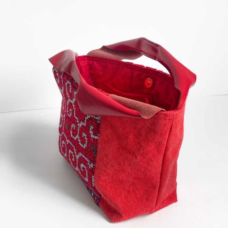 Canvas Tote Bag Red Hmong snail