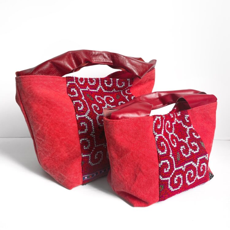 Canvas Tote Bag Red Hmong snail large