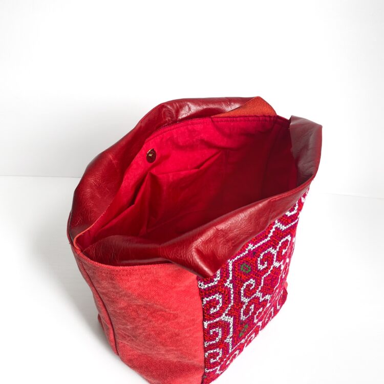 Canvas Tote Bag Red Hmong snail large