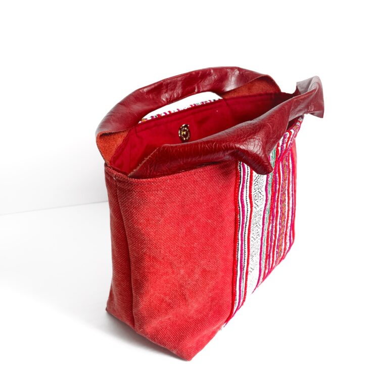 กระเป๋าแคนวาสผ้าม้ง ลายทางสีแดง