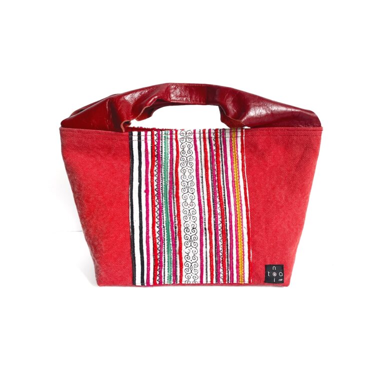 กระเป๋าแคนวาสผ้าม้ง ลายทางสีแดง