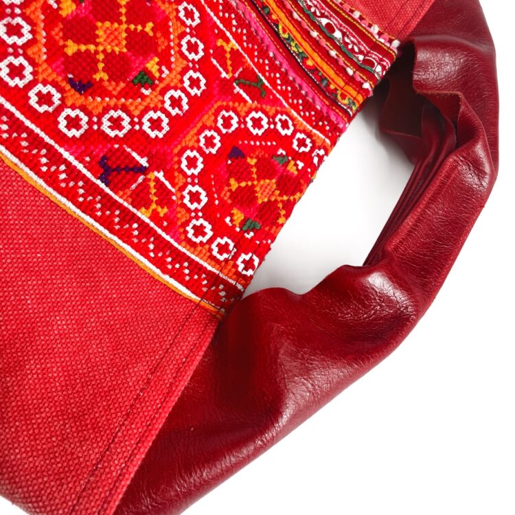 กระเป๋าแคนวาสผ้าม้ง ดอกไม้เป่งบาน (ใหญ่)