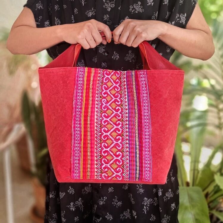Canvas Tote Bag Red Hmong large