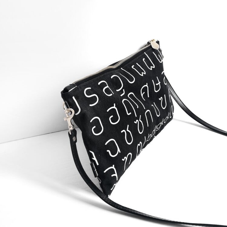 กระเป๋าซาโคช ลายไทยสีดำ