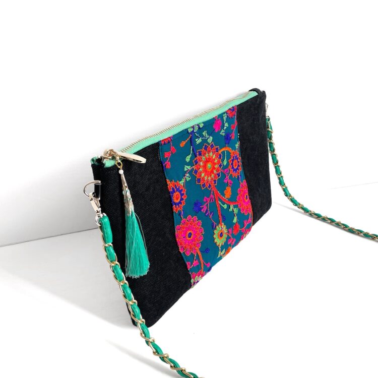 กระเป๋าซาโคชแถบผ้าม้ง สีเขียว