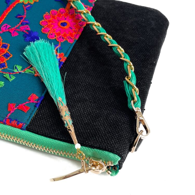 กระเป๋าซาโคชแถบผ้าม้ง สีเขียว