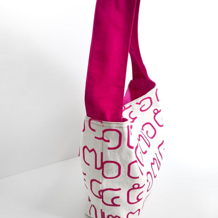 Single Handle Shoulder Bag Thai Letters Pink