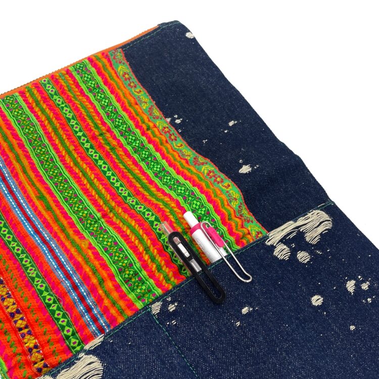 กระเป๋าคลัทช์ผ้าม้ง สีน้ำเงินส้ม