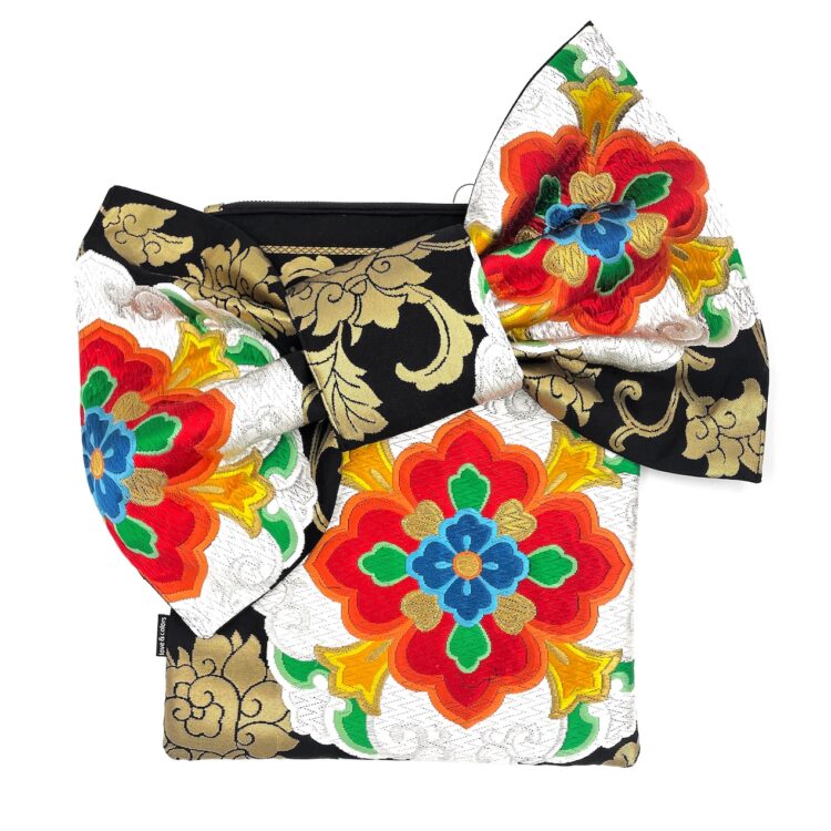 กิโมโนโบว์คลัตช์ ลายดอกไม้ดำ