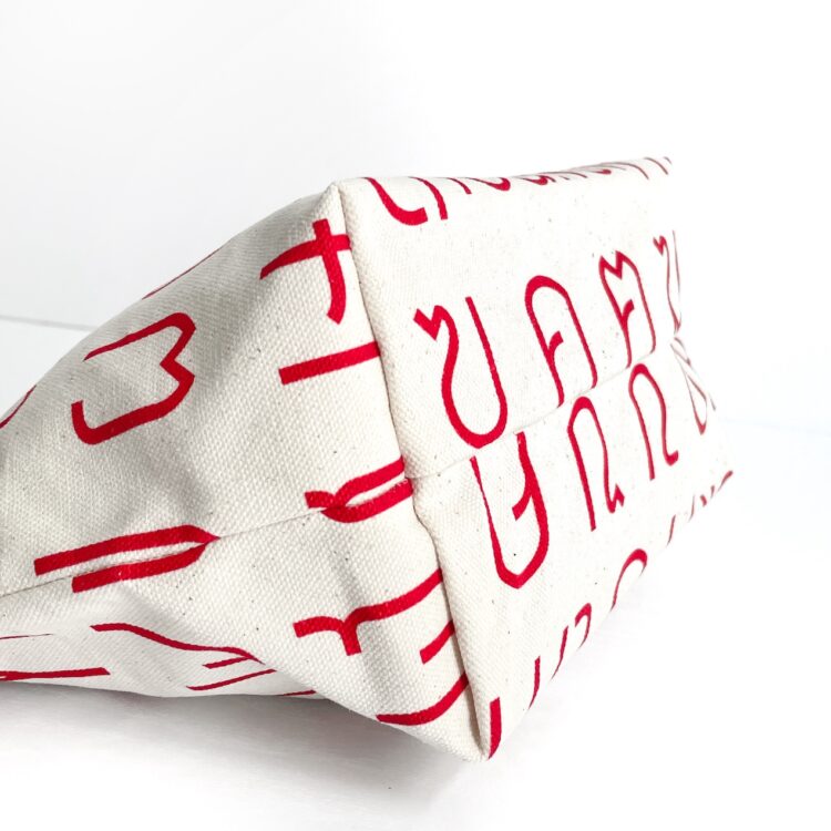 กระเป๋าเครื่องสำอาง ลายไทยสีแดง