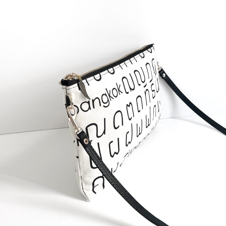 กระเป๋าซาโคช ลายไทยสีขาว