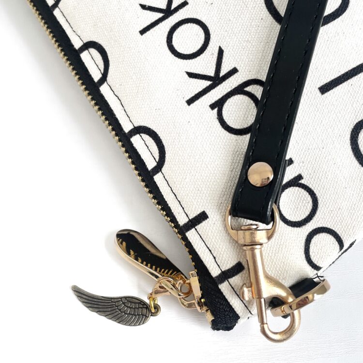 กระเป๋าซาโคช ลายไทยสีขาว