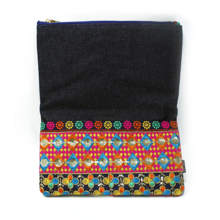 กระเป๋าคลัทช์ผ้าม้ง อากาศใบไม้ผลิ