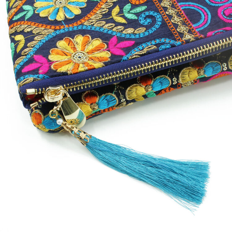 กระเป๋าคลัทช์ผ้าม้ง อากาศใบไม้ผลิ