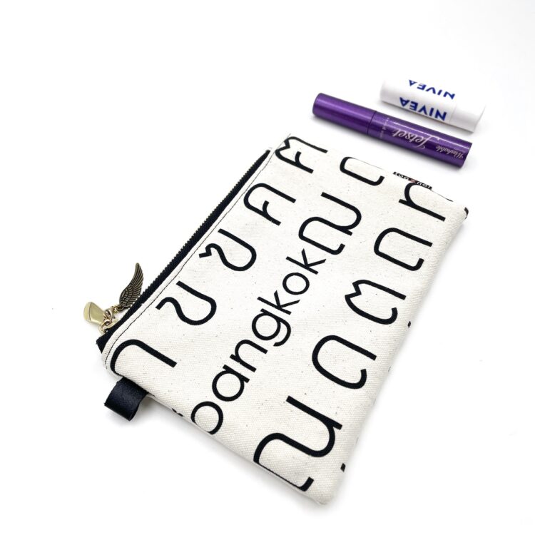 กระเป๋าบุนวม ลายไทยสีขาว