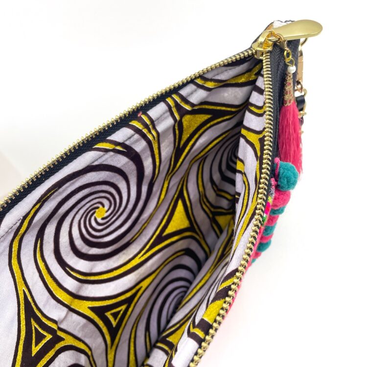 Hmong Sacoche Chain Shoulder Bag Black Swirl