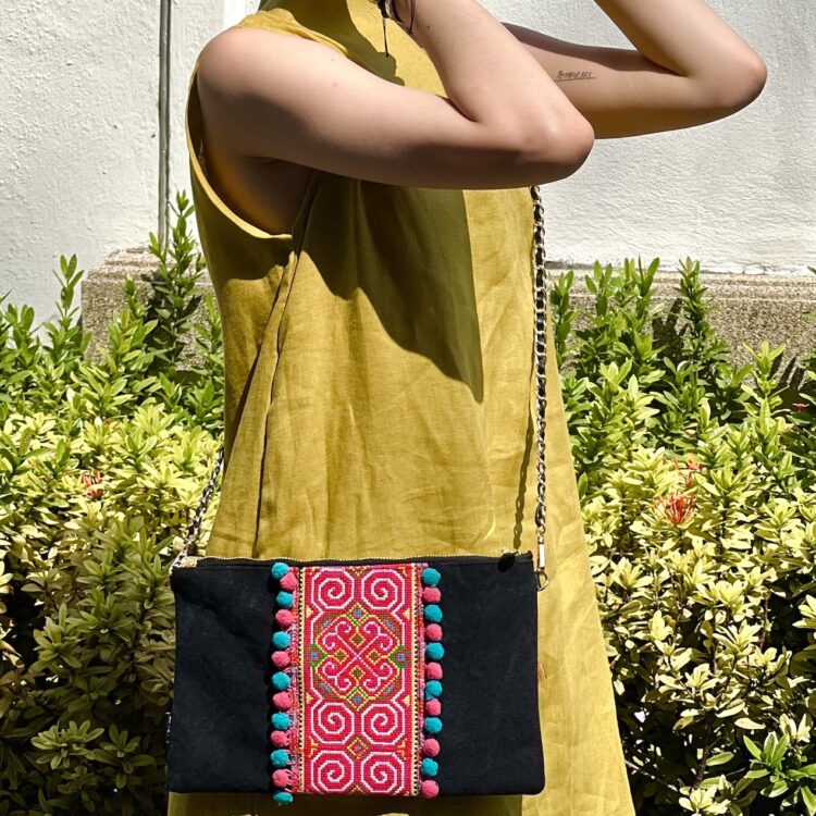 Hmong Sacoche Chain Shoulder Bag Black Swirl