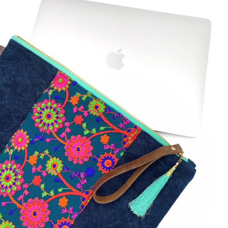 13″ Laptop Sleeve Hmong Green Nights