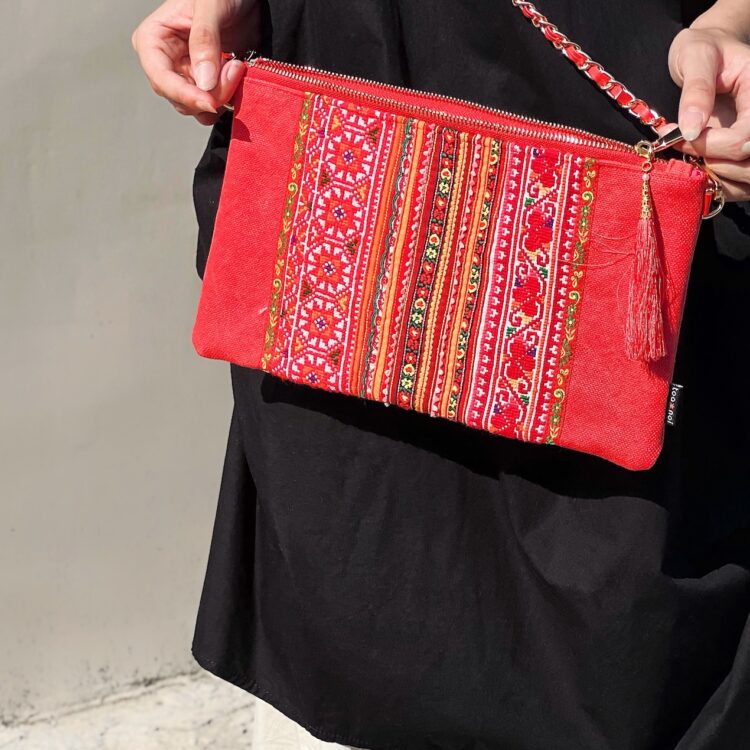 Sacoche Chain Shoulder Bag Hmong Red Sun Shine
