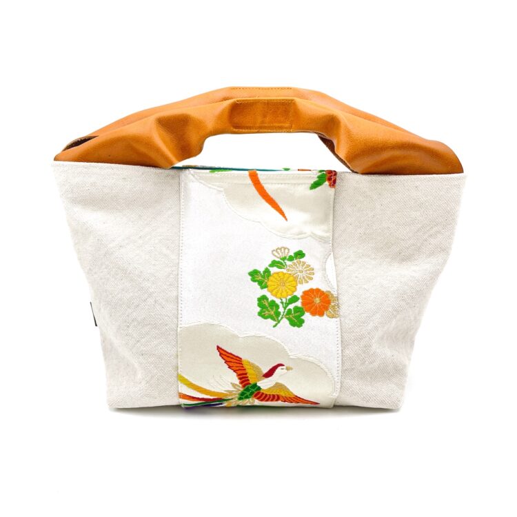 Canvas bag with white flowers