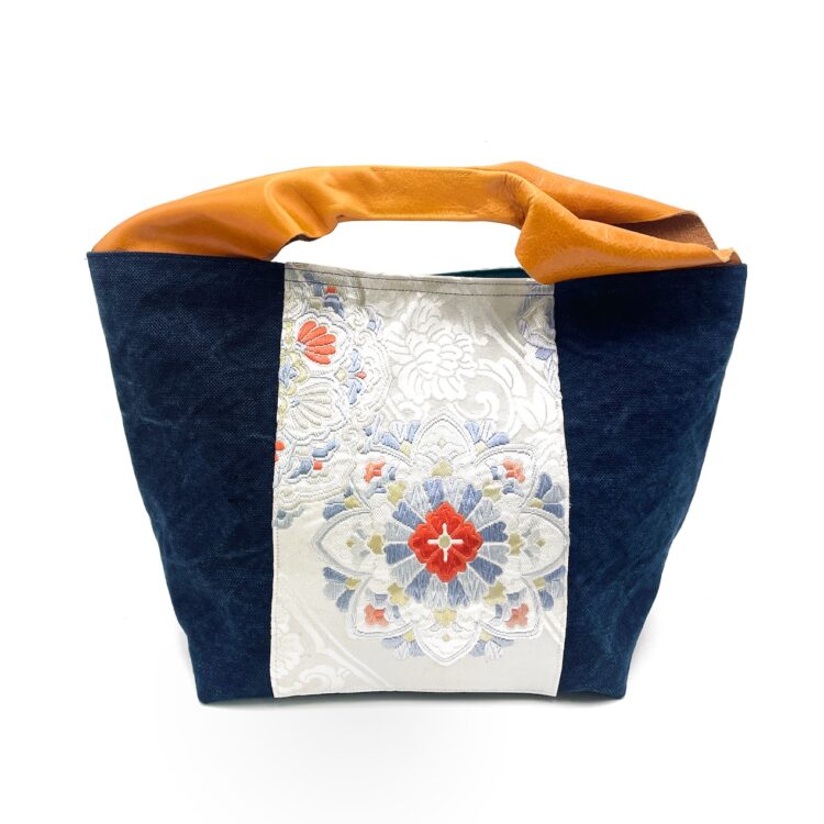 กระเป๋าผ้าใบใหญ่หนังโอบิ Flora In Heaven