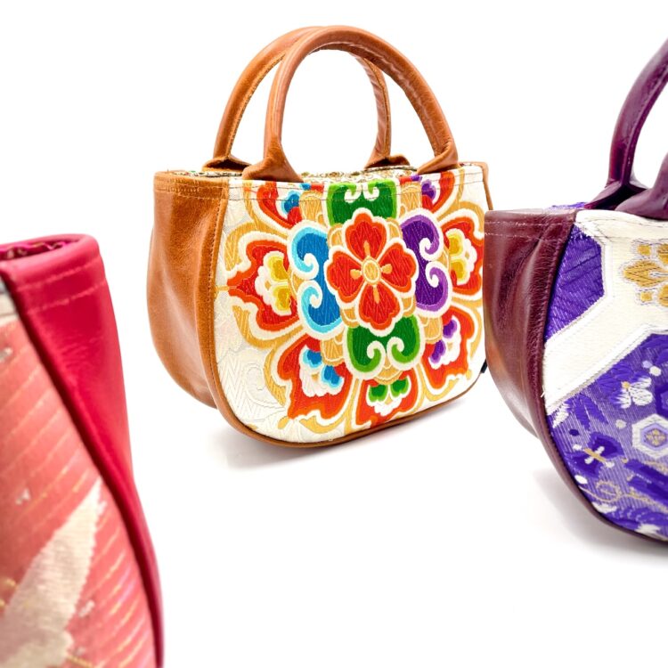 กระเป๋าถือทรงกลมลายกิโมโน Auburn Rainbow