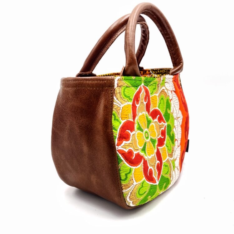 กระเป๋าถือทรงกลมลายกิโมโน Fire Amaryllis - Toanoi