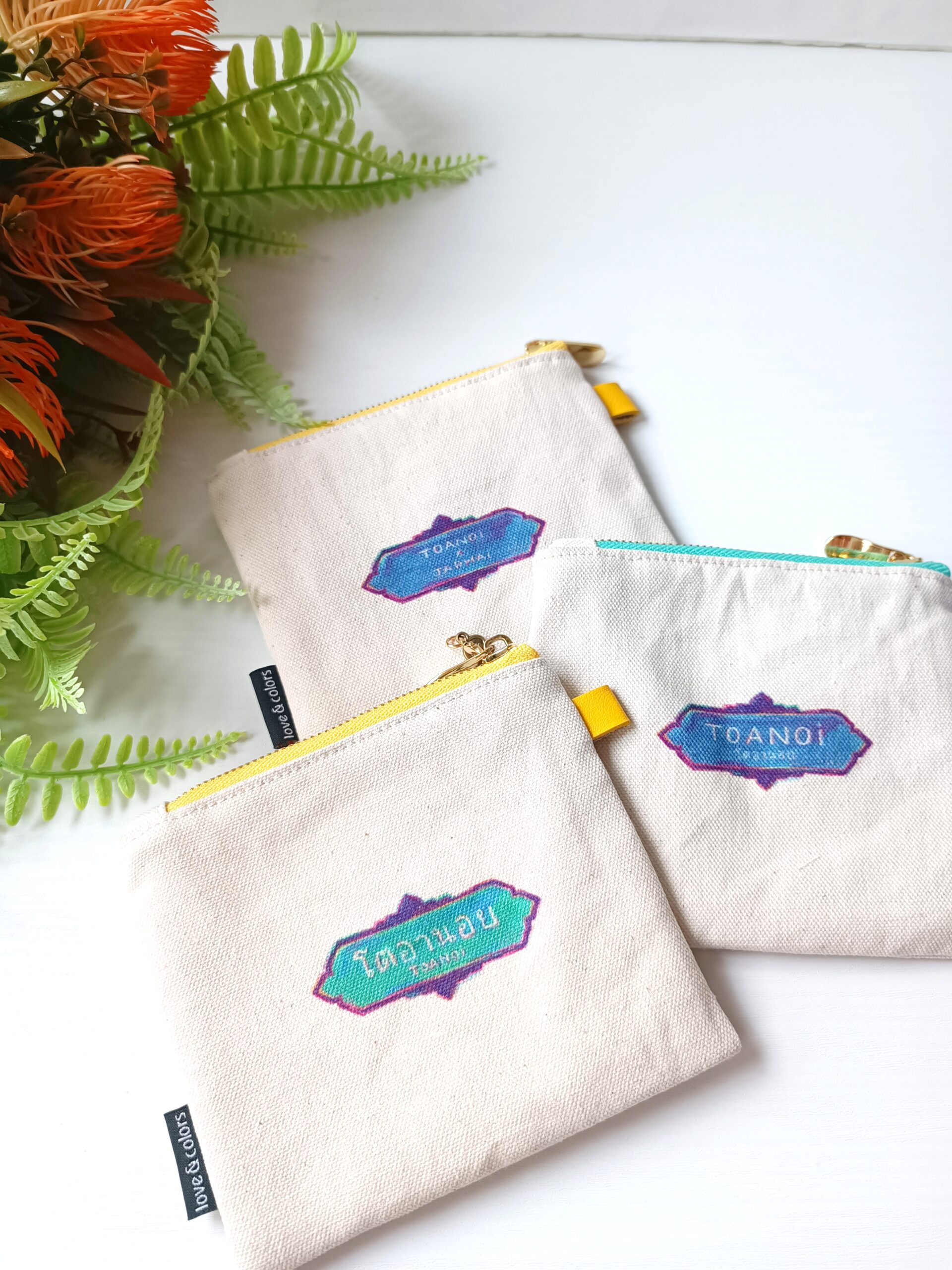 Aru Aru mini pouch back side